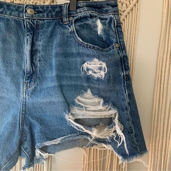 AMERICAN EAGLE Distressed Raw Hem Mom Jean 100% Cotton Denim Shorts 18 - Picture 3 of 13